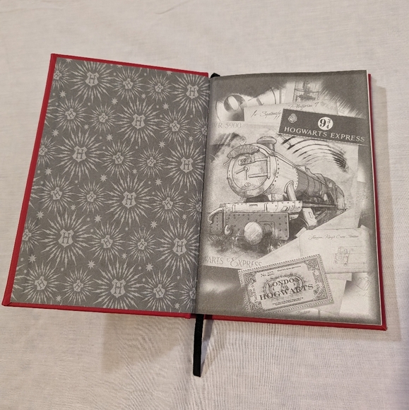Harry Potter Platform 9 3/4 Journal with Pictures - Picture 4 of 9
